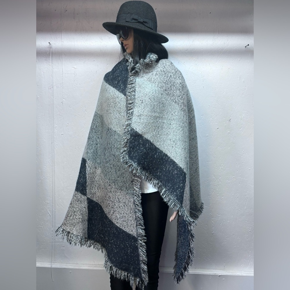 Elegant Gray and Black Women's Wrap